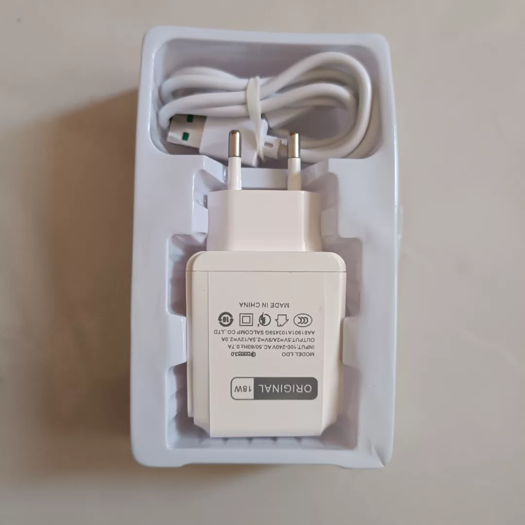 شارژر دیواری 18 وات ال دی او مدل BY40 به همراه کابل تبدیل USB-C