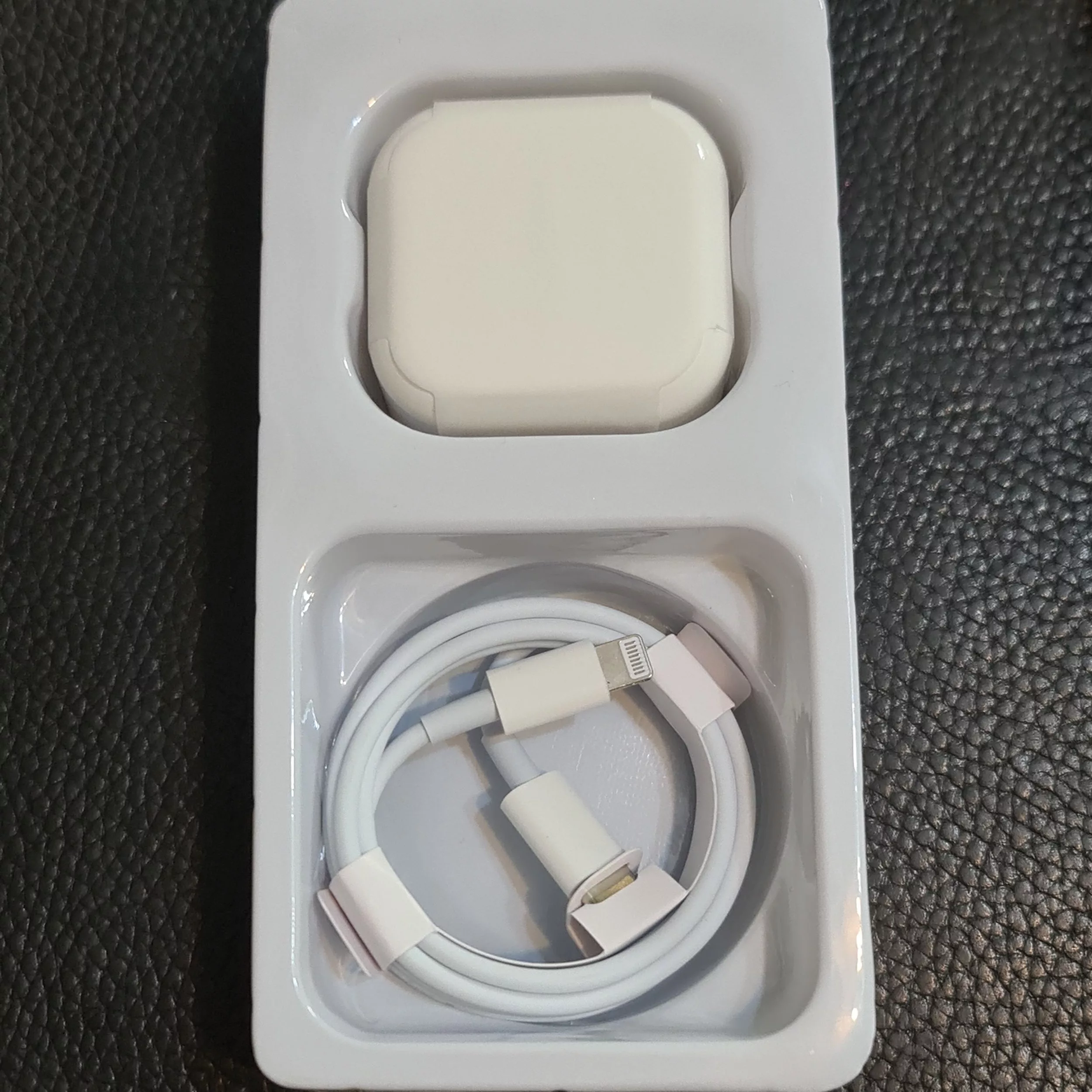 شارژر دیواری 20 وات مدل 14 PRO MAX به همراه کابل تبدیل لایتنینگ