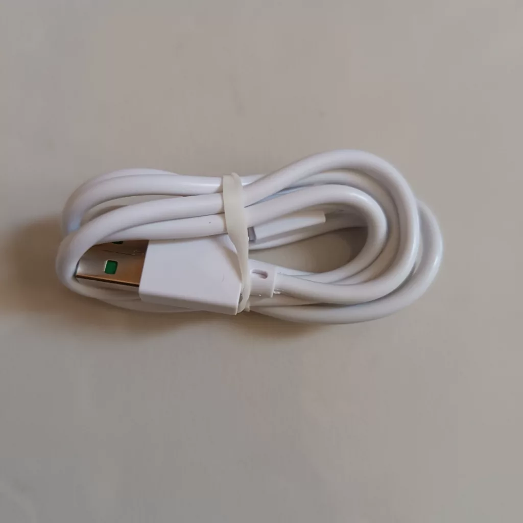 شارژر دیواری 18 وات ال دی او مدل BY40 به همراه کابل تبدیل USB-C