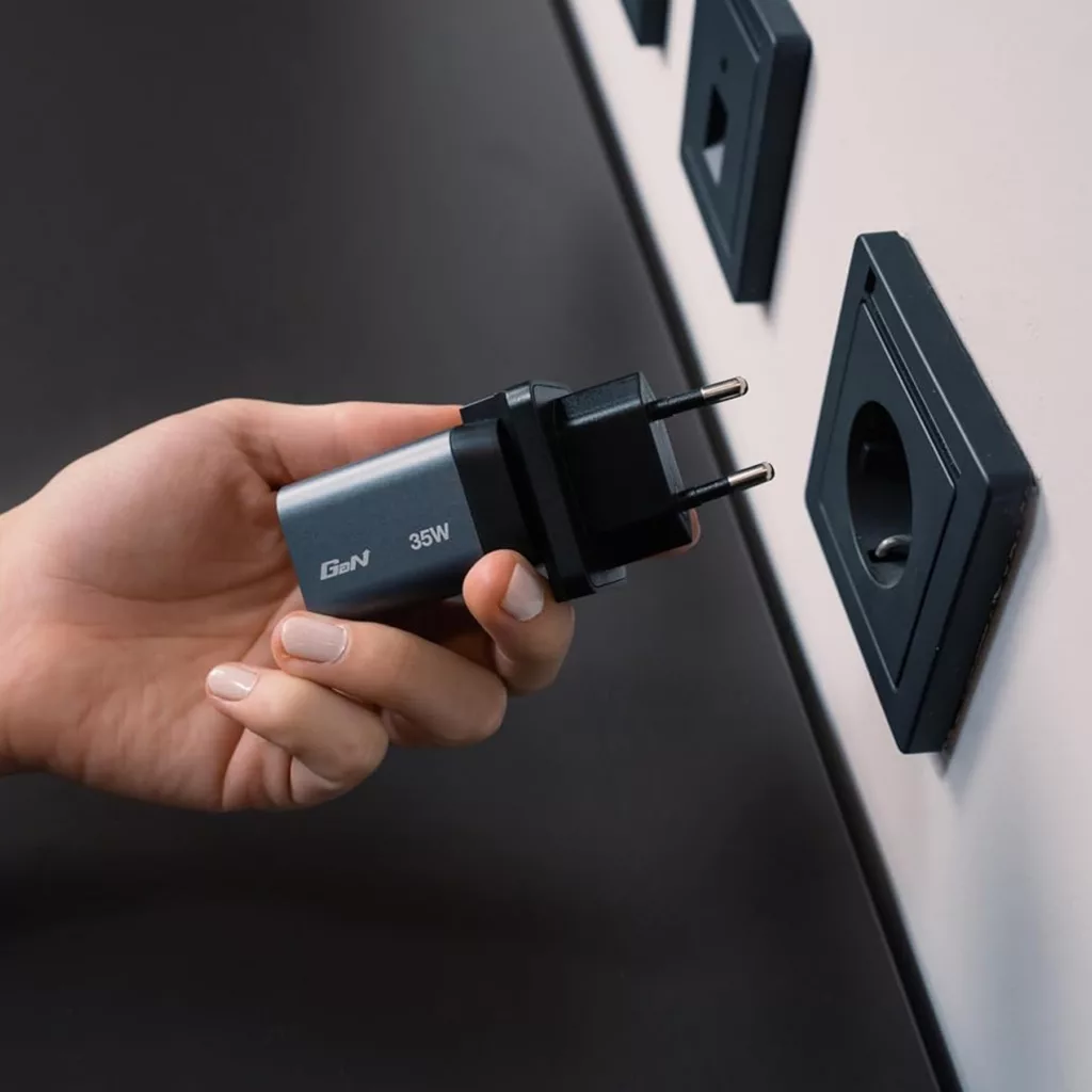 شارژر دیواری 35 وات ورباتیم مدل GaN