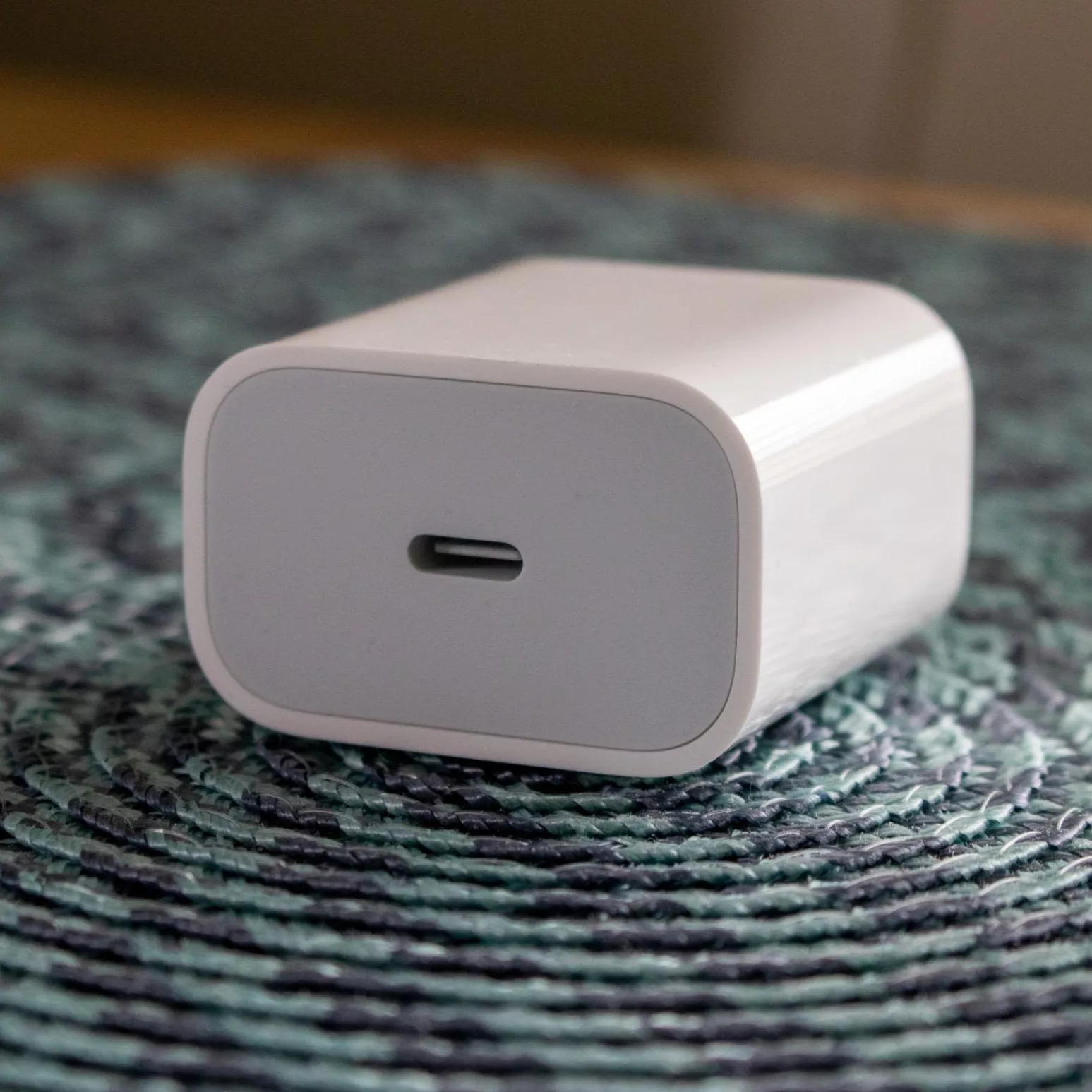 شارژر دیواری 20 وات مدل IPHONE 14 PRO MAXX به همراه کابل لایتنینگ