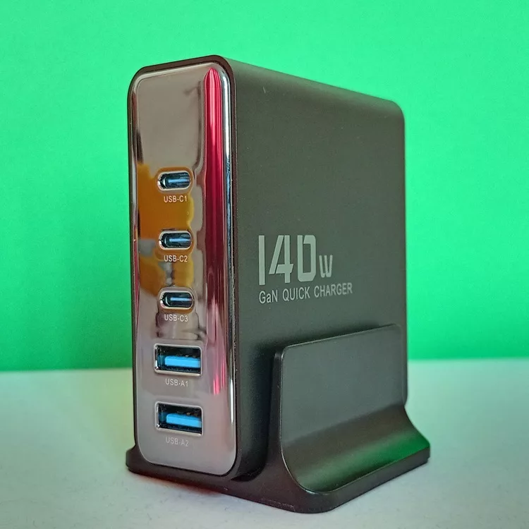 شارژر رومیزی 140 وات 5 پورت توکی مدل TCT140-22 به همراه کابل USB-C