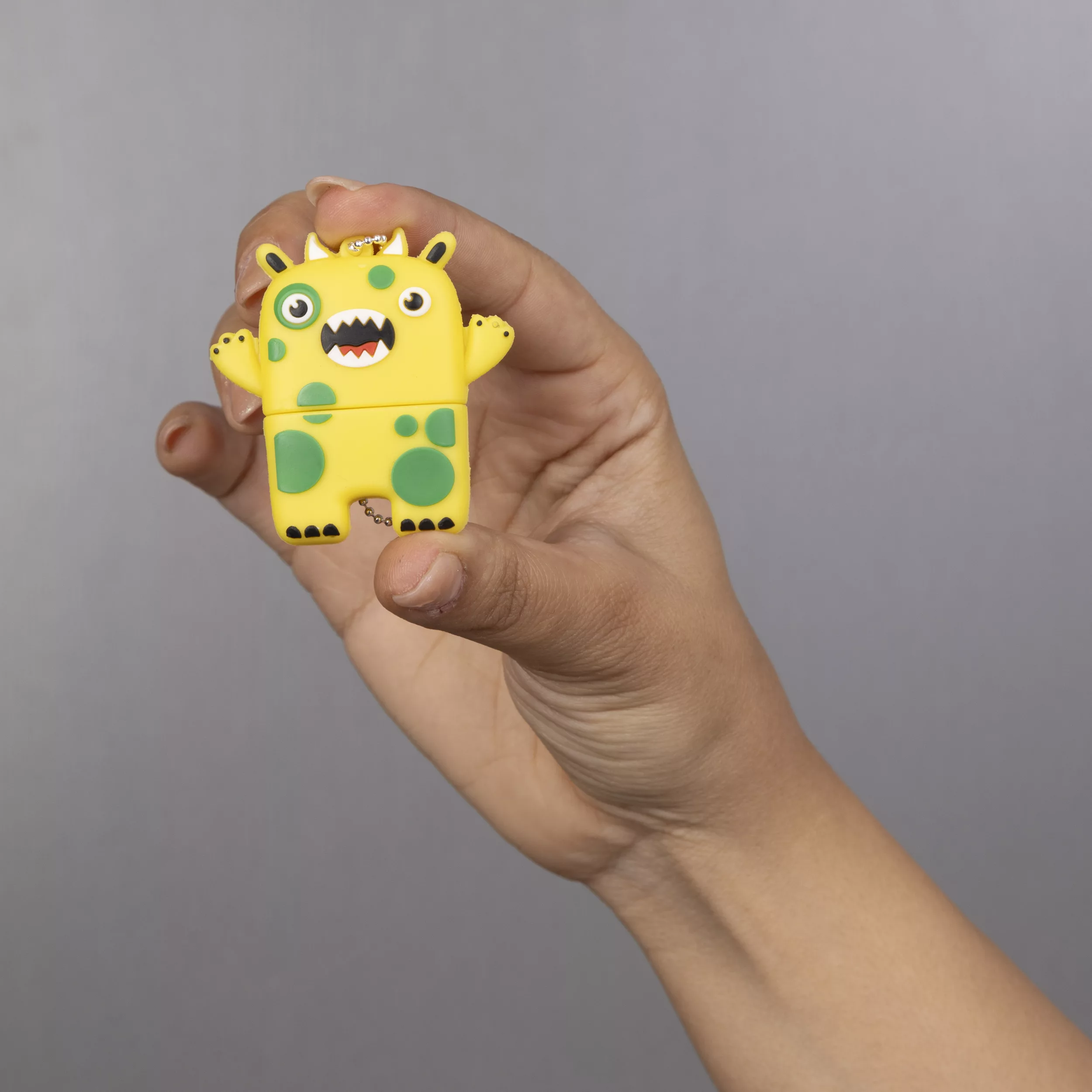 فلش مموری مدل هیولا گنریک ظرفیت هشت گیگابایت