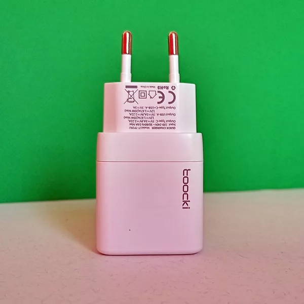 شارژر دیواری 20 وات توکی مدل JT-P20F به همراه کابل USB-C