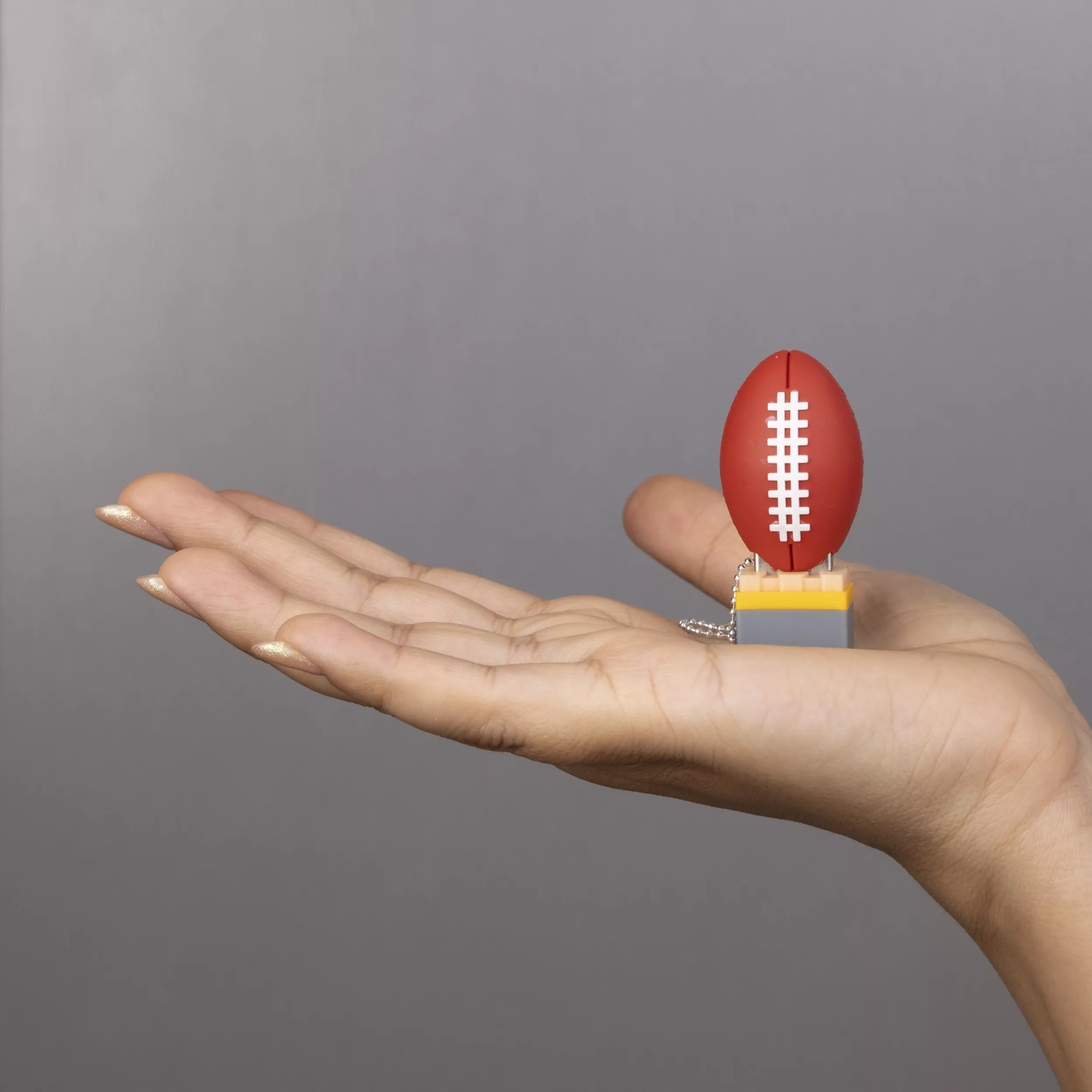 فلش مموری مدل توپ راگبی ظرفیت 16 گیگابایت