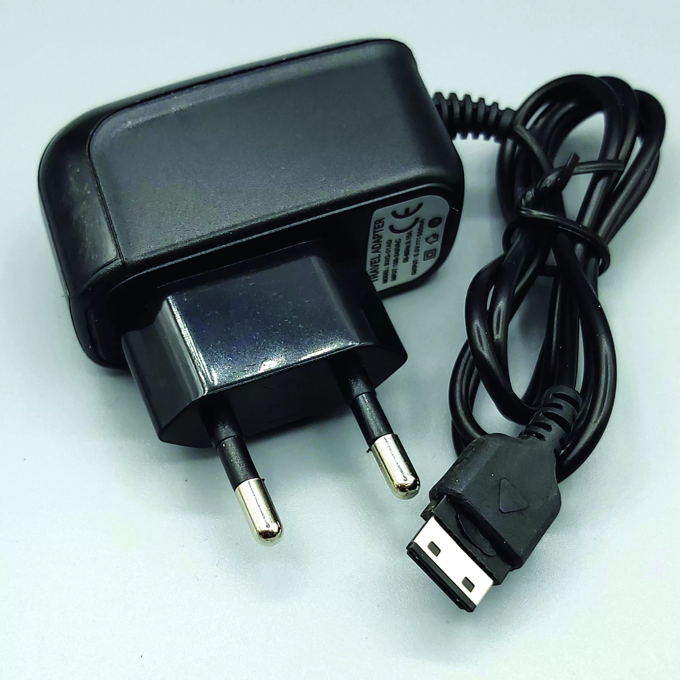 شارژر دیواری مدل D880