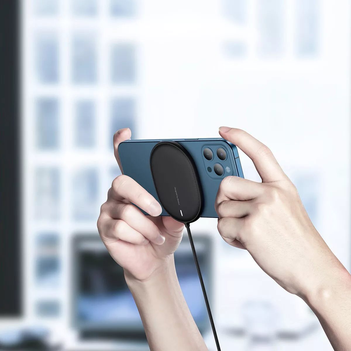 شارژر بی سیم باسئوس مدل W518 MagSafe