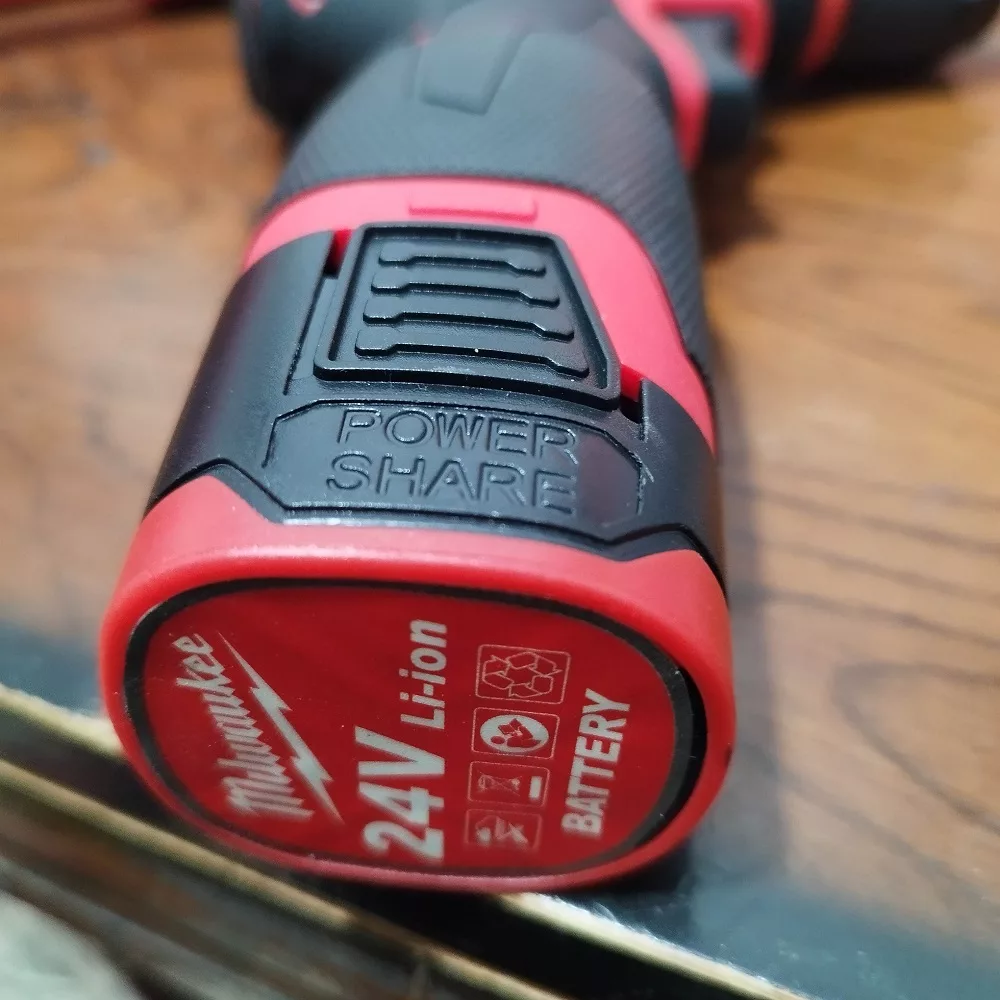 پیچ گوشتی شارژی میلواکی مدل M24FUEL