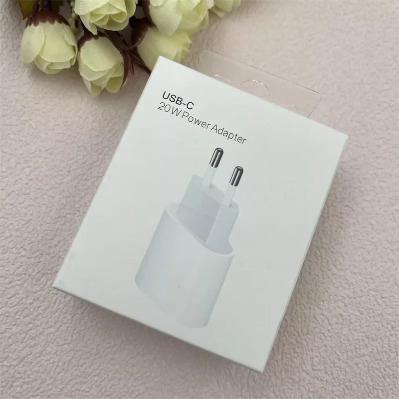 شارژر دیواری ۲۰ وات مدل USB-C به همراه کابل لایتنینگ