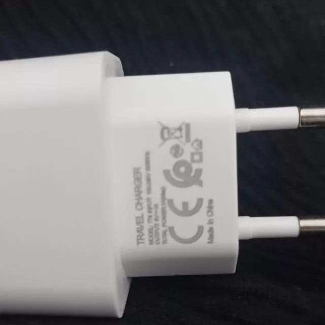 شارژر دیواری 5 وات دکین مدل 774