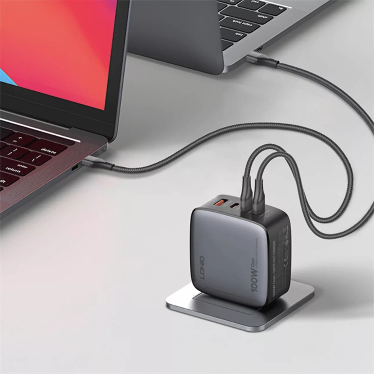 شارژر دیواری ۱۰۰ وات ۴ پورت الدینیو مدل Q408 به همراه کابل USB-C