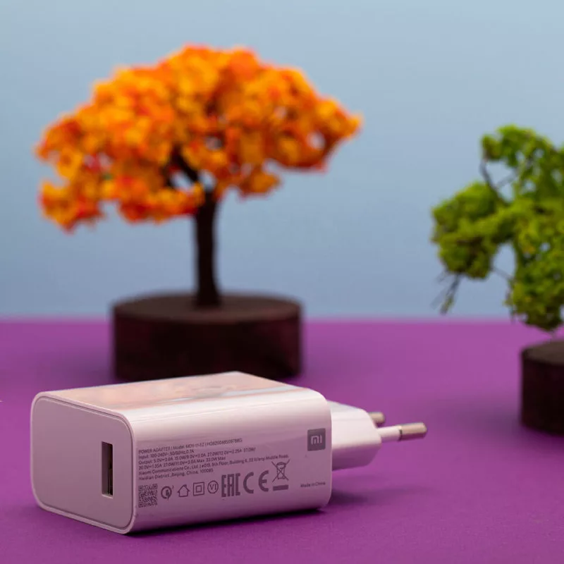 شارژر دیواری  کد 33 به همراه کابل تبدیل USB-C