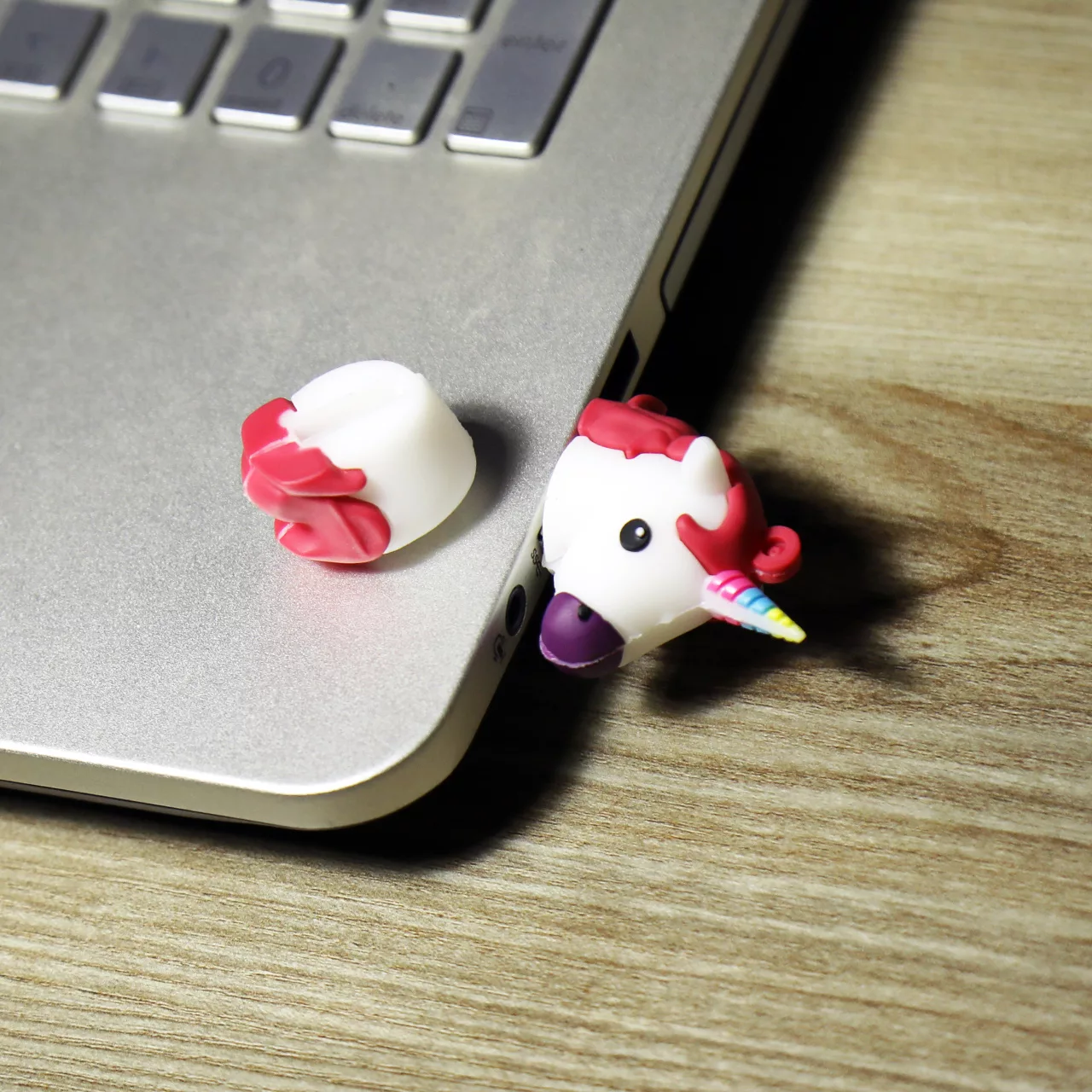 فلش مموری طرح Unicorn مدل DAYA1124 ظرفیت 32 گیگابایت