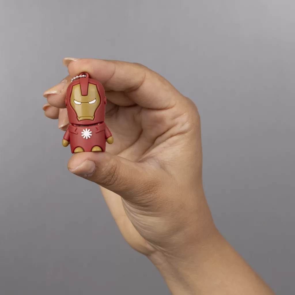 فلش مموری مدل آیرون من نشسته ظرفیت هشت گیگابایت