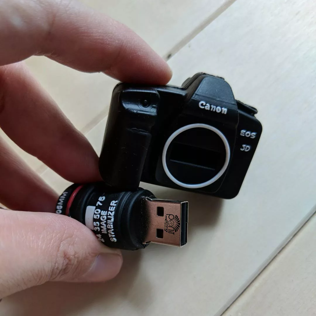 فلش مموری پرلیت یو اس بی طرح دوربین عکاسی مدل P1-U3 ظرفیت 128 گیگابایت