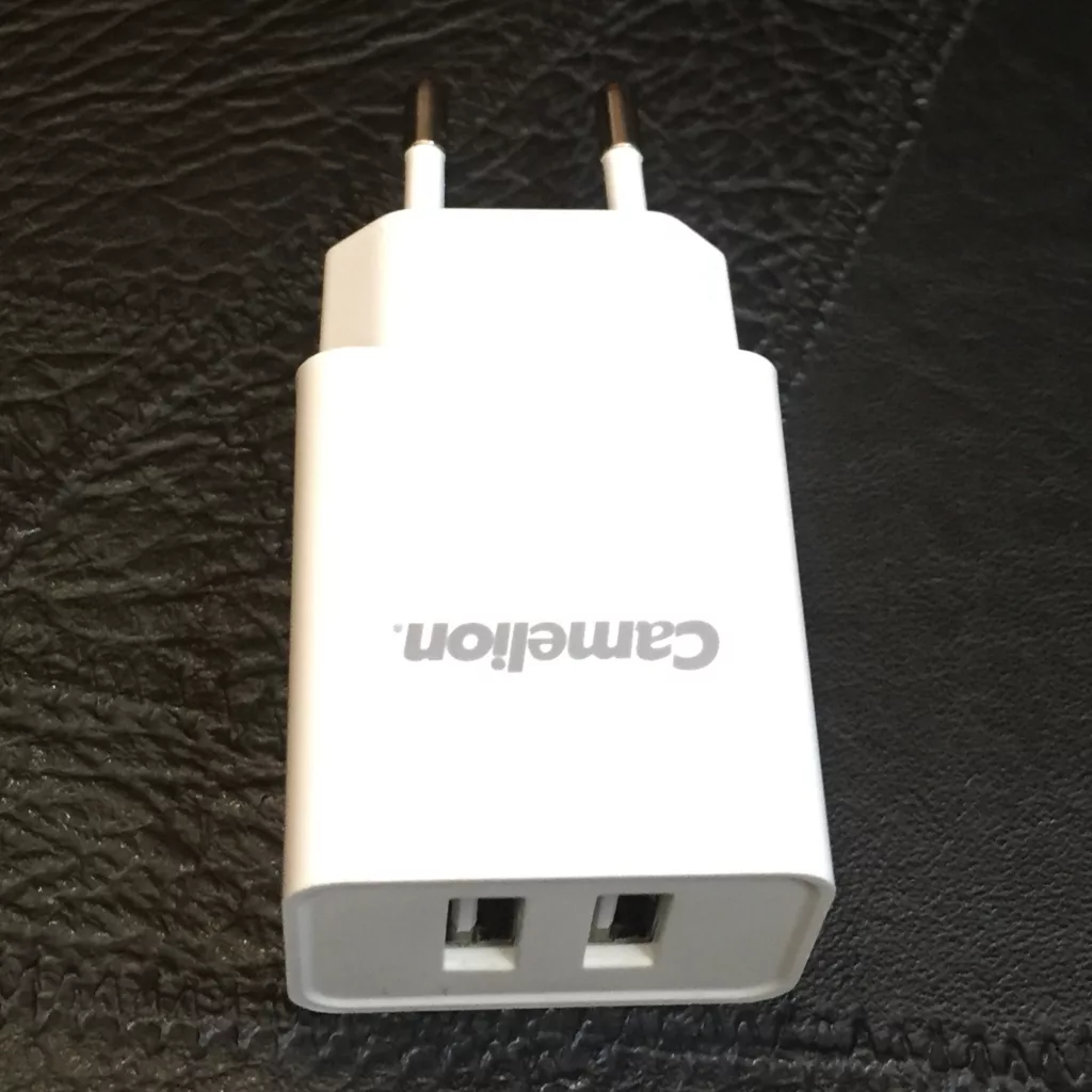 شارژر دیواری کملیون مدل AD582