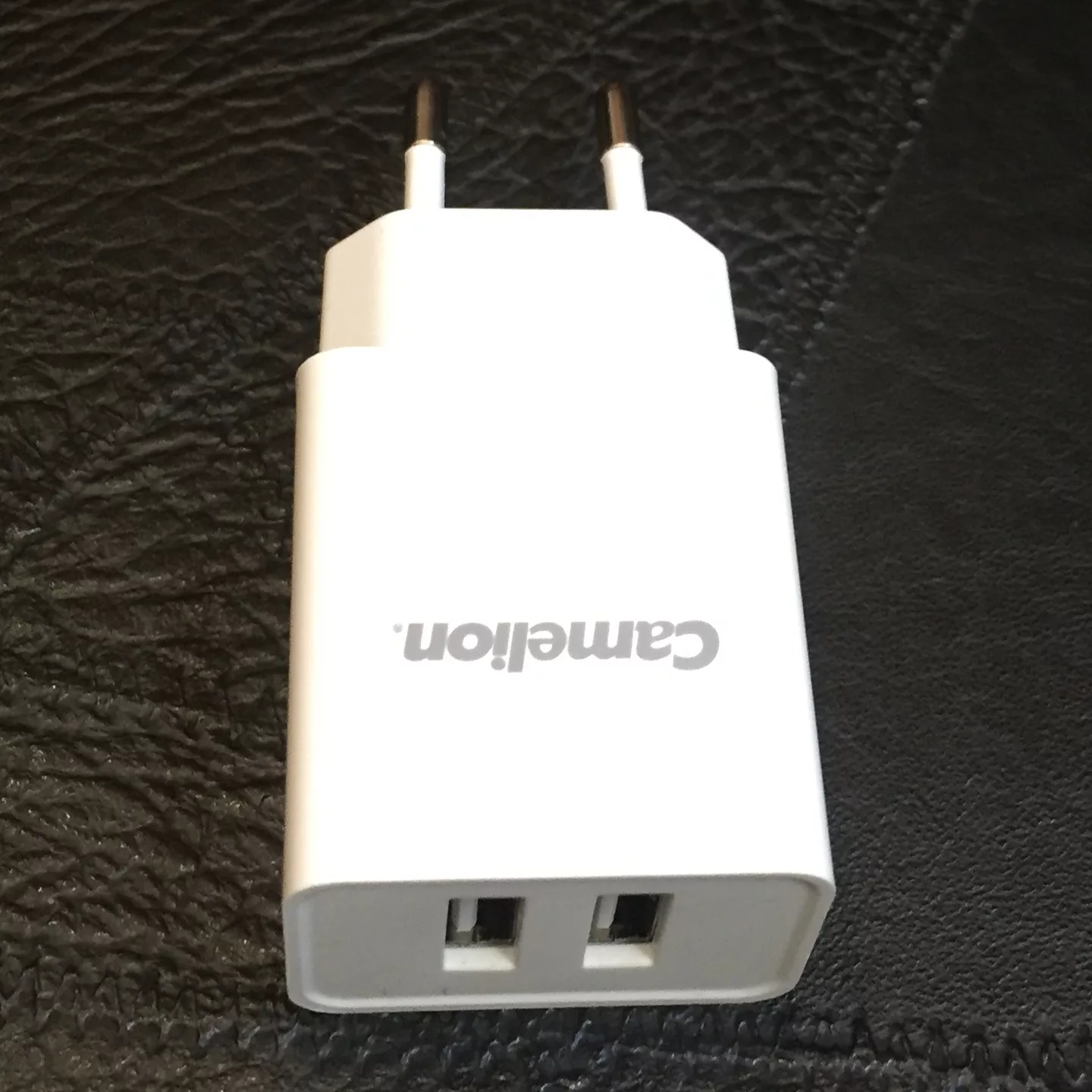 شارژر دیواری کملیون مدل AD582