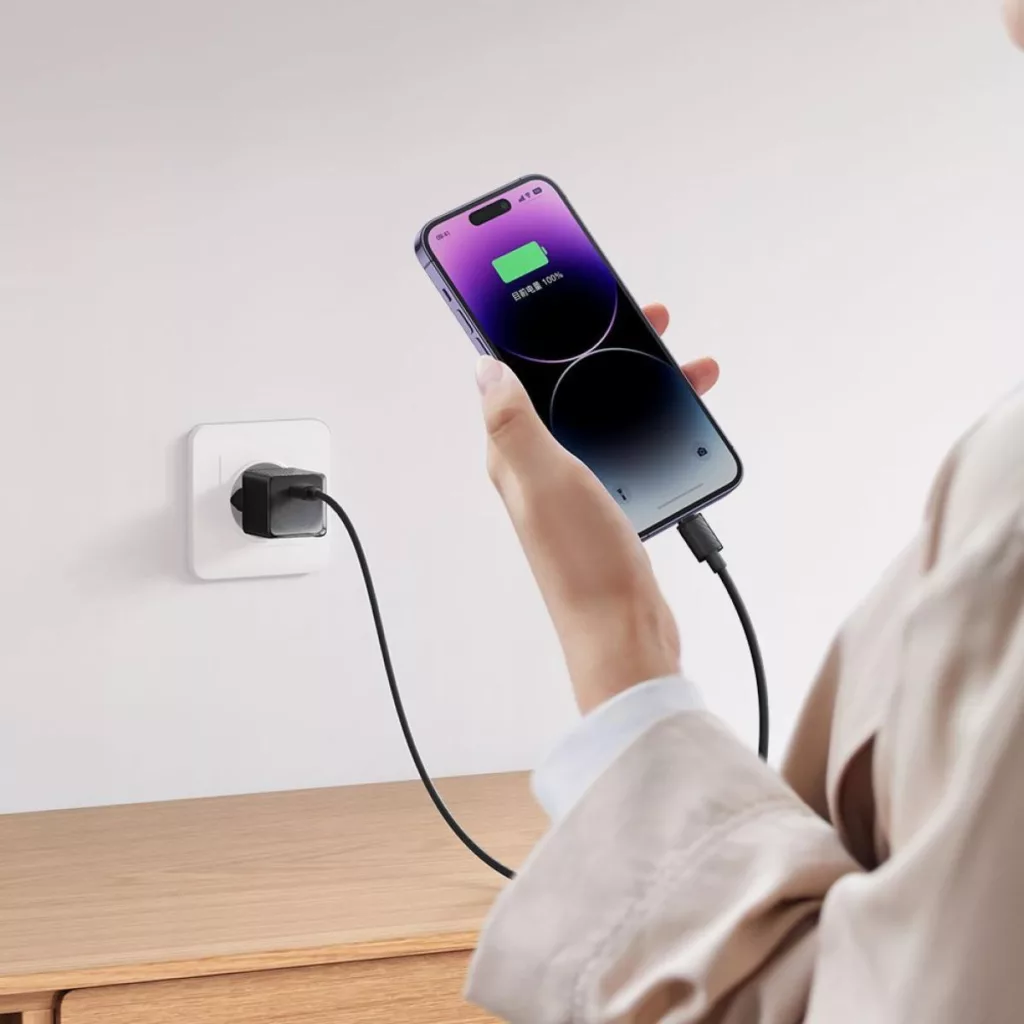 آداپتور شارژر 20 واتی مک دودو مدل CH-3771