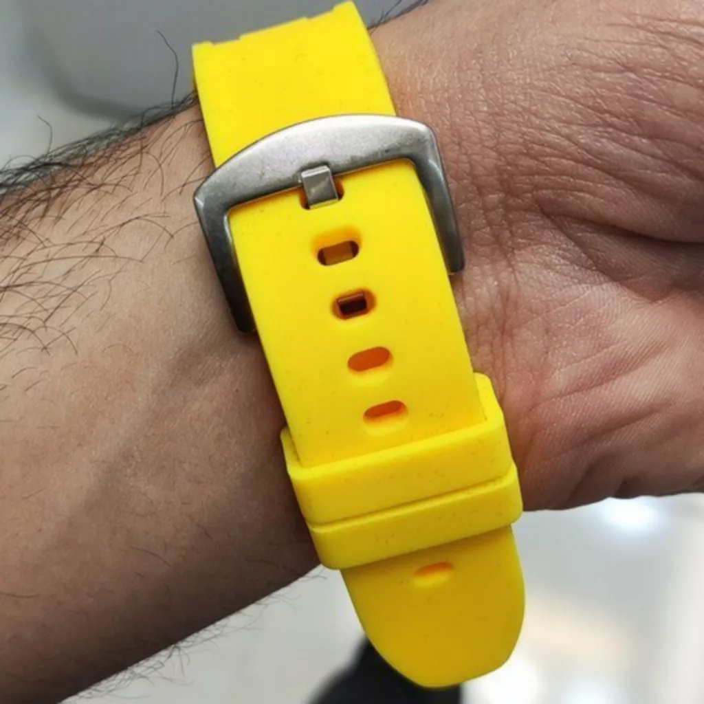 ساعت مچی عقربه ای مدل دو زمانه کرنومتردار بند سیلیکونی موتور پمپی کد 10