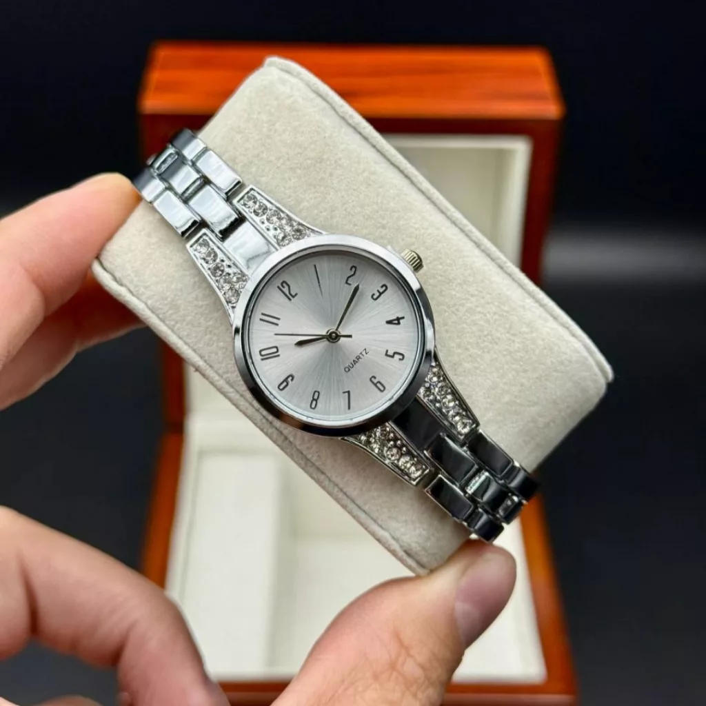 ساعت مچی عقربه‌ای کوارتز زنانه مدل کلاسیک لوکس بند دستبندی کد ۶