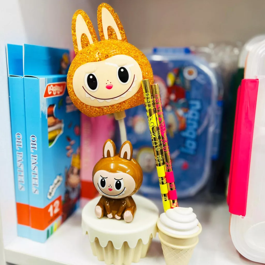 چراغ خواب کودک مدل لبوبو عروسکی همراه آویز شب تاب