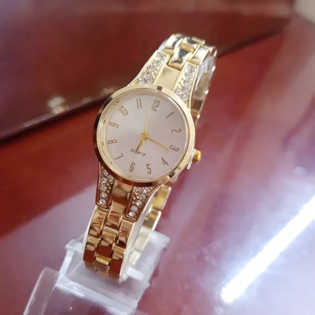 ساعت مچی عقربه‌ای کوارتز زنانه مدل کلاسیک لوکس بند دستبندی کد ۵