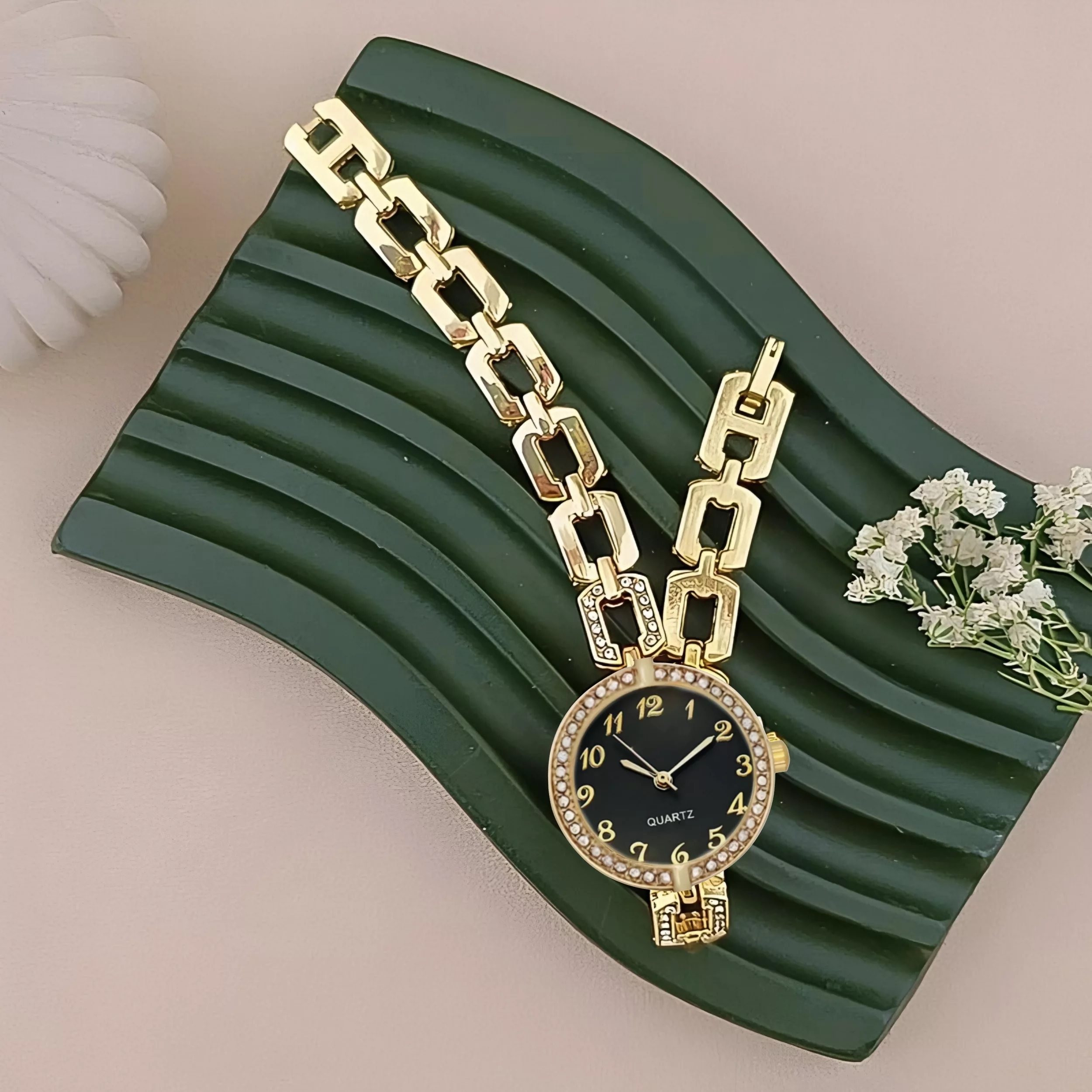 ساعت مچی عقربه‌ای کوارتز زنانه مدل لوکس بند دستبندی کد ۱.۴