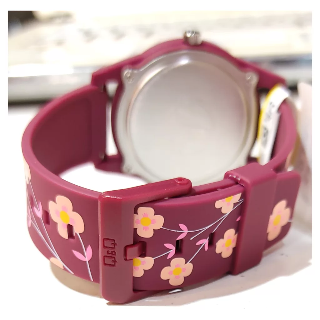 ساعت مچی عقربه ای زنانه کیو اند کیو مدل V08A-002VY