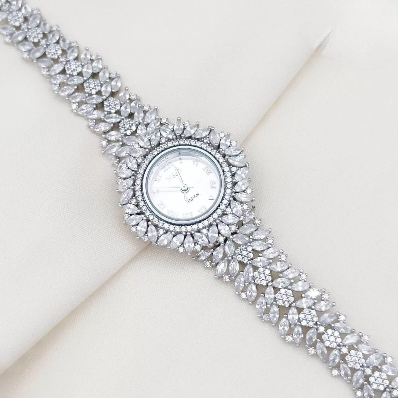 ساعت مچی عقربه ای نقره زنانه مدل 09