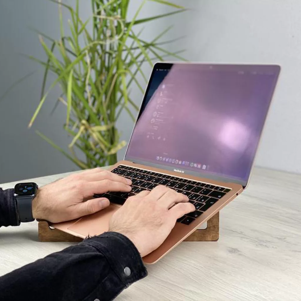 پایه نگهدارنده لپ تاپ مدل E001