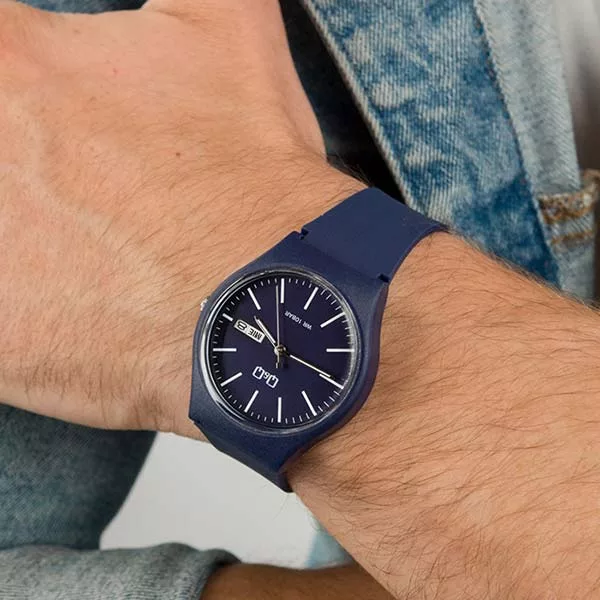 ساعت مچی عقربه ای کیو اند کیو مدل a212j012y