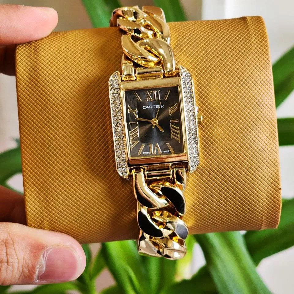 ساعت مچی عقربه‌ای کوارتز زنانه مدل زنجیری دورنگین کد 108