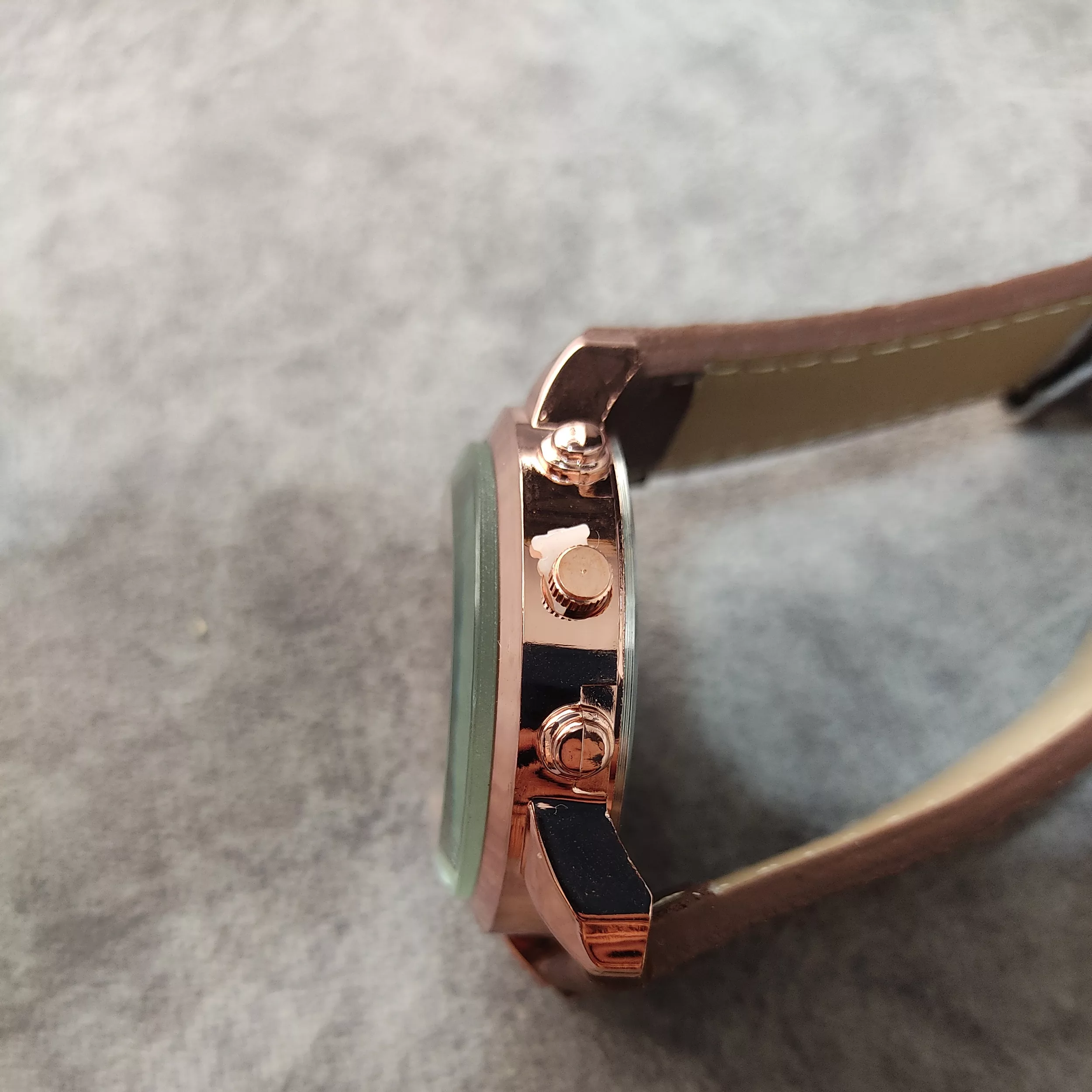 ساعت مچی عقربه ای مدل بند چرمی کد 002