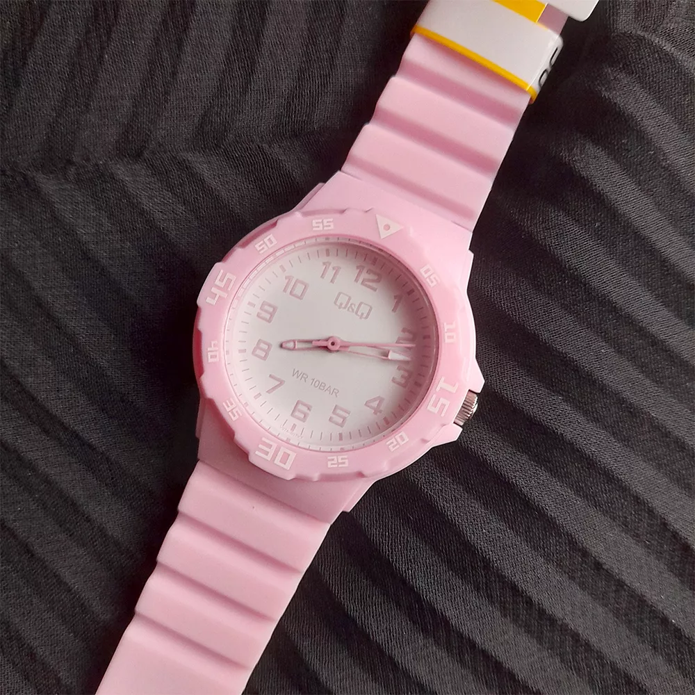 ساعت مچی عقربه ای زنانه کیو اند کیو مدل V07A-07VY