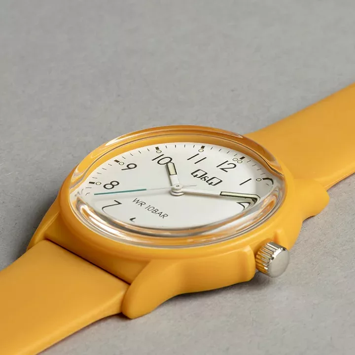 ساعت مچی عقربه ای کیو اند کیو مدل V00A-005VY