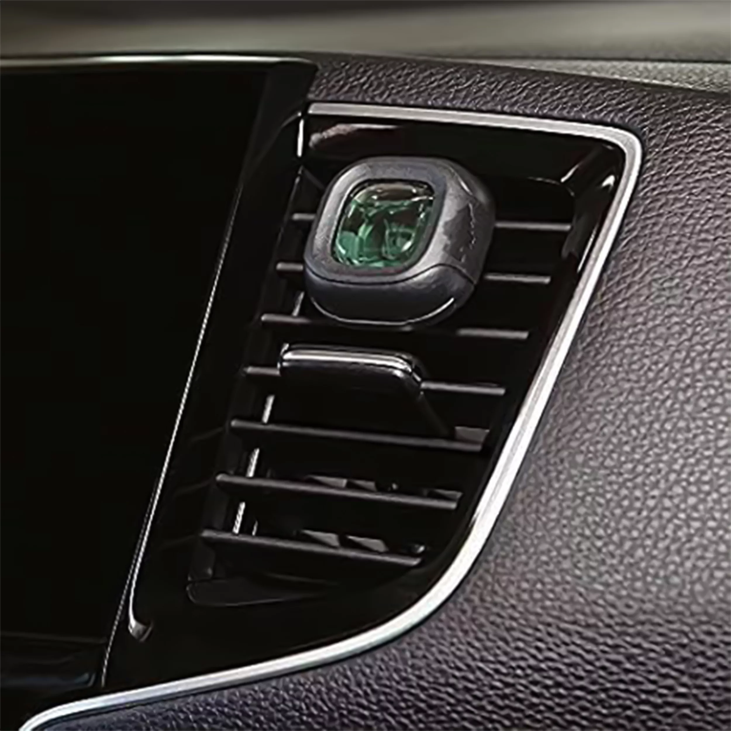 خوشبوکننده خودرو لیتل تریس مدل VENTLIQUEID رایحه True North