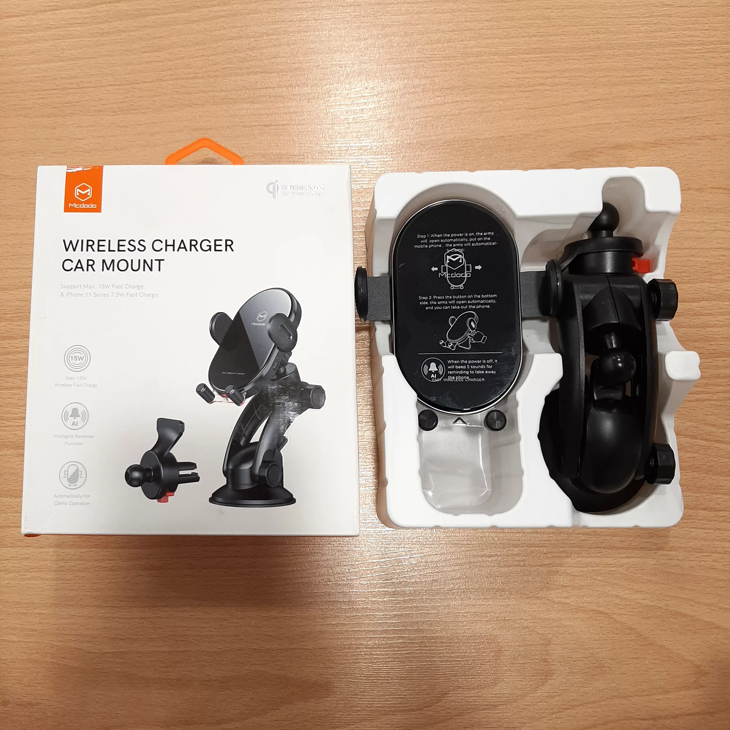 پایه نگهدارنده و شارژر بی سیم گوشی موبایل مک دودو مدل CH-7620