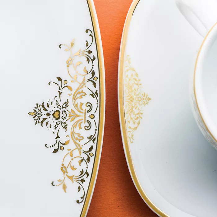 سرویس غذاخوری 27 پارچه چینی زرین ایران سری کواترو مدل مونت کارلو طلایی درجه عالی