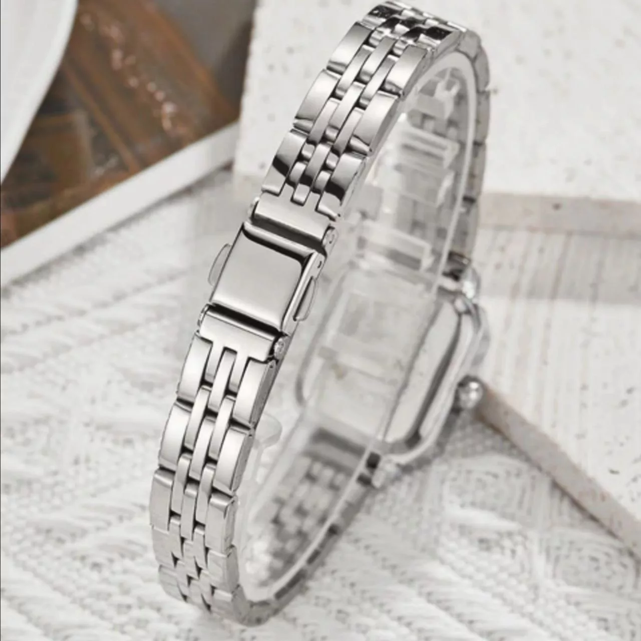 ساعت مچی عقربه ای زنانه مدل bl