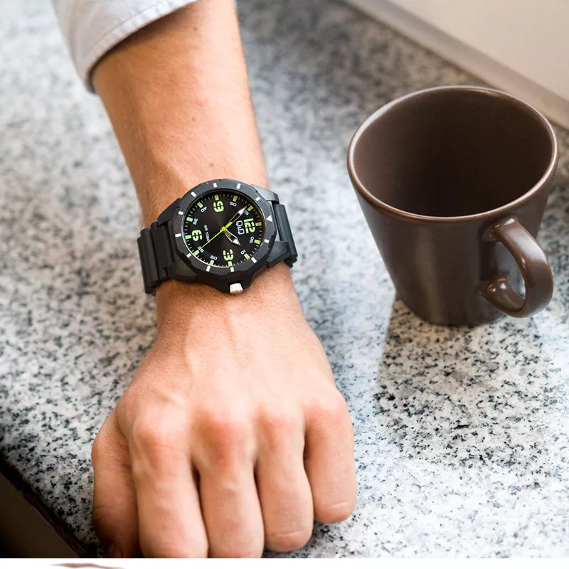 ساعت مچی عقربه ای کیو اند کیو مدل V30A-005VY