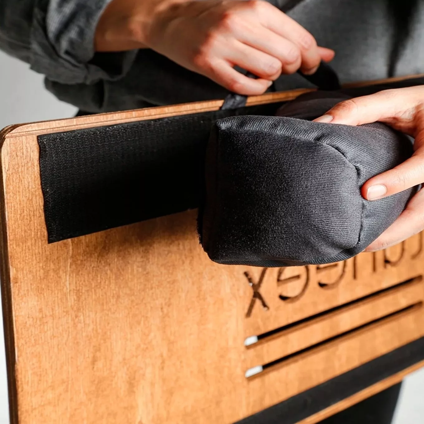 پایه نگهدارنده لپ تاپ مدل چوبی tuneex