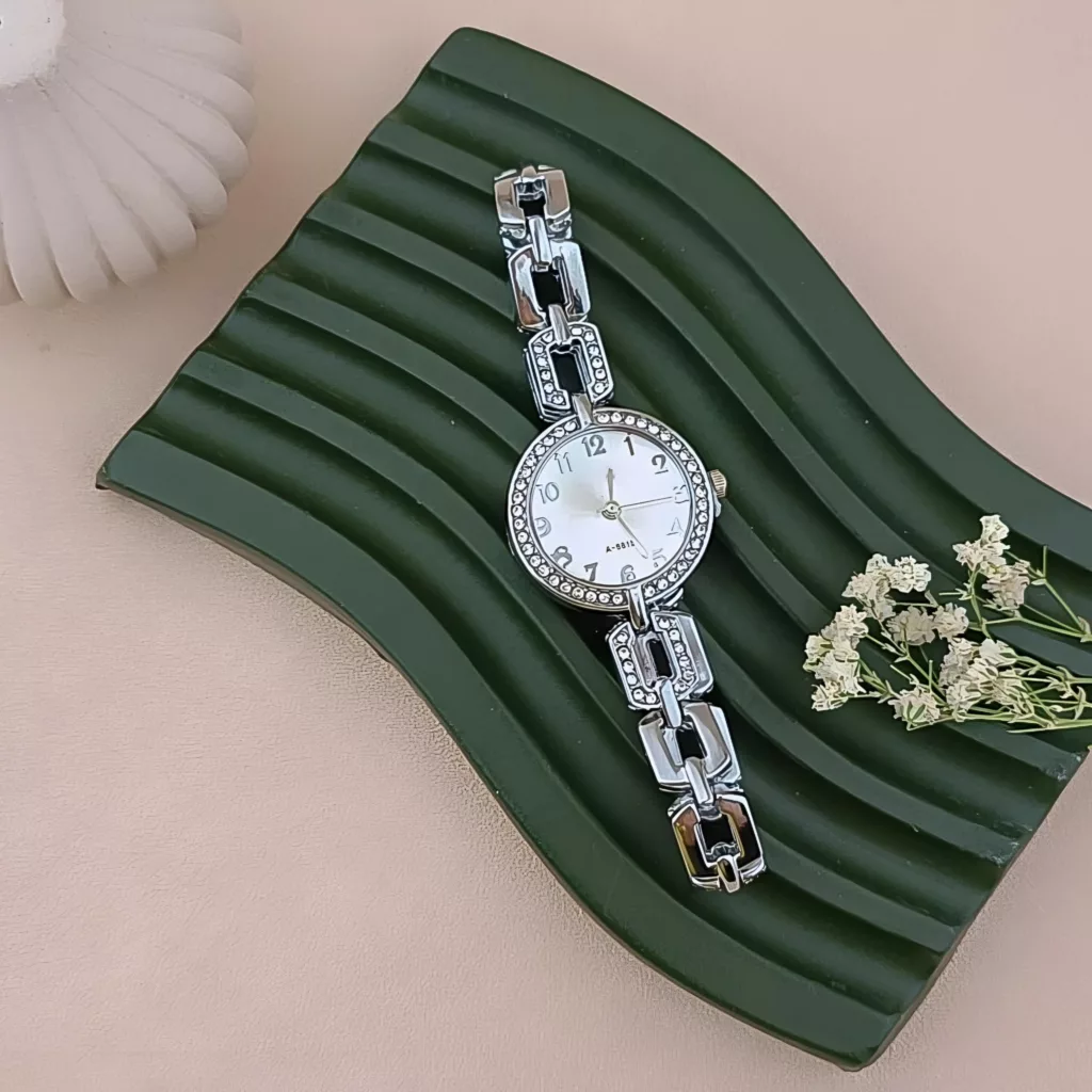 ساعت مچی عقربه‌ای کوارتز زنانه مدل لوکس بند دستبندی کد ۱.۳