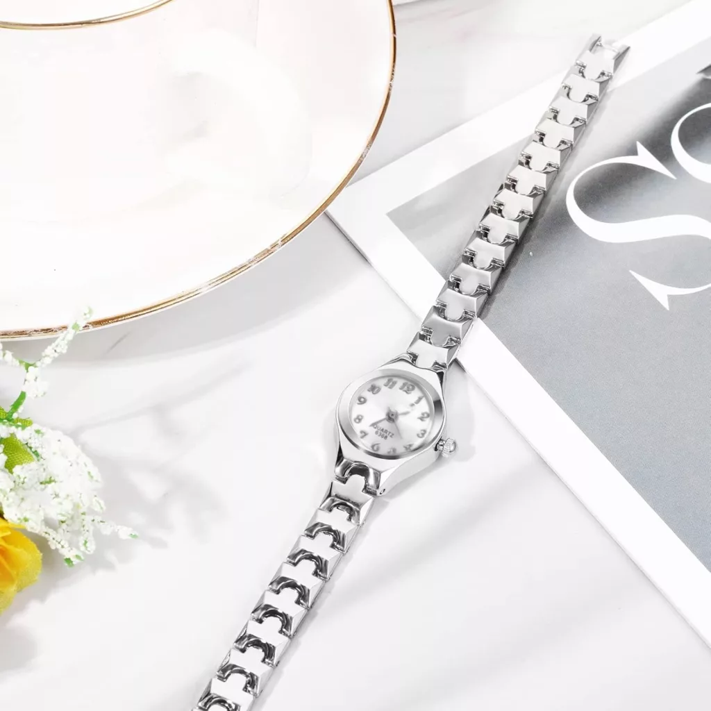 ساعت مچی عقربه‌ای کوارتز زنانه مدل بند دستبندی لوکس کد ۱.۱