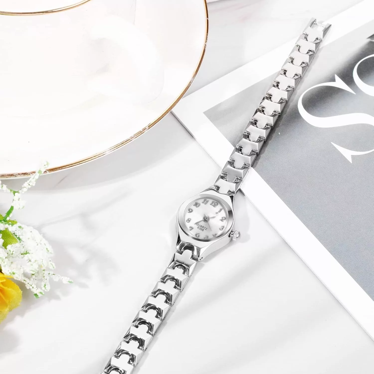 ساعت مچی عقربه‌ای کوارتز زنانه مدل بند دستبندی لوکس کد ۱.۱