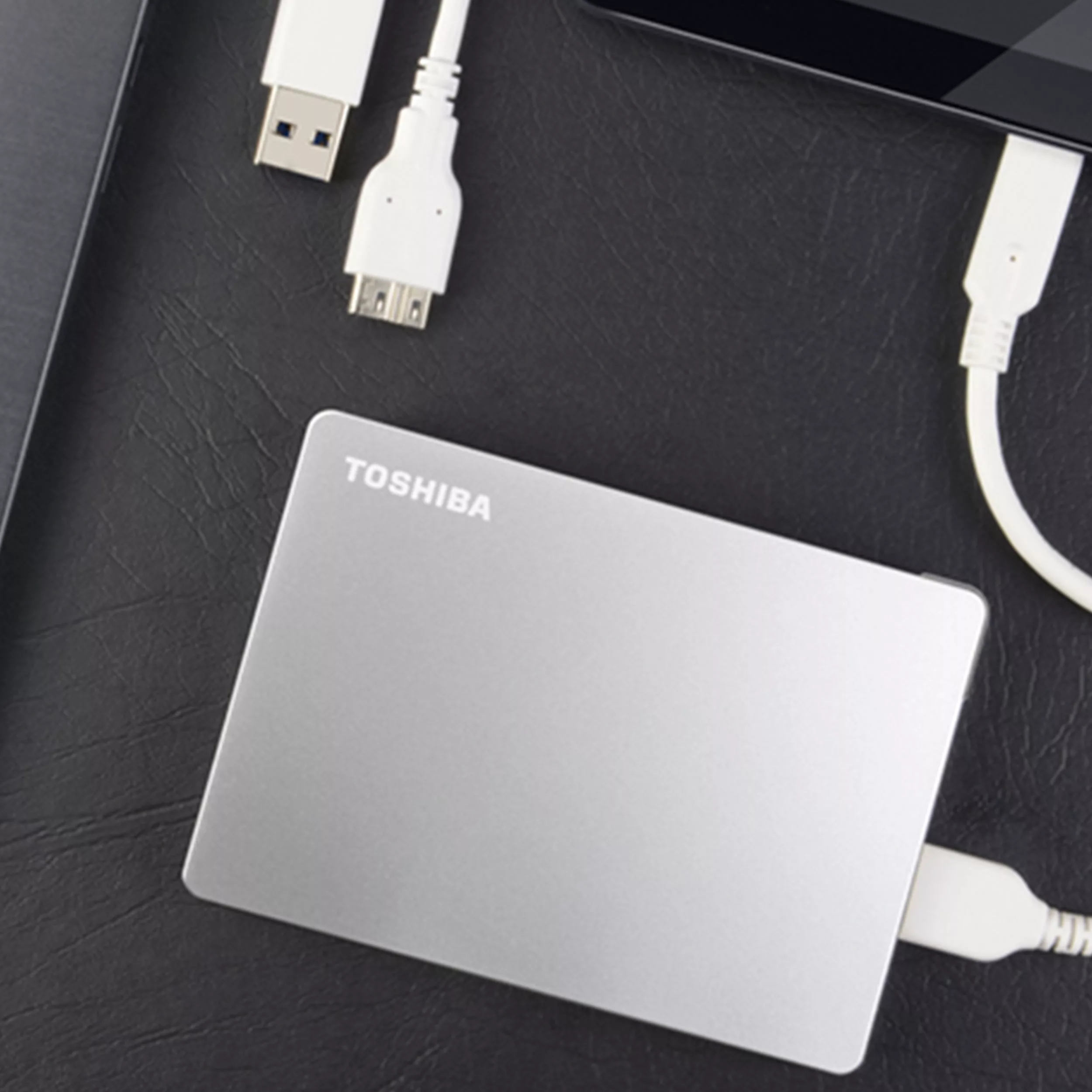 هارد اکسترنال توشیبا مدل Canvio Flex ظرفیت دو ترابایت دارای رابط USB Type-A 3.2