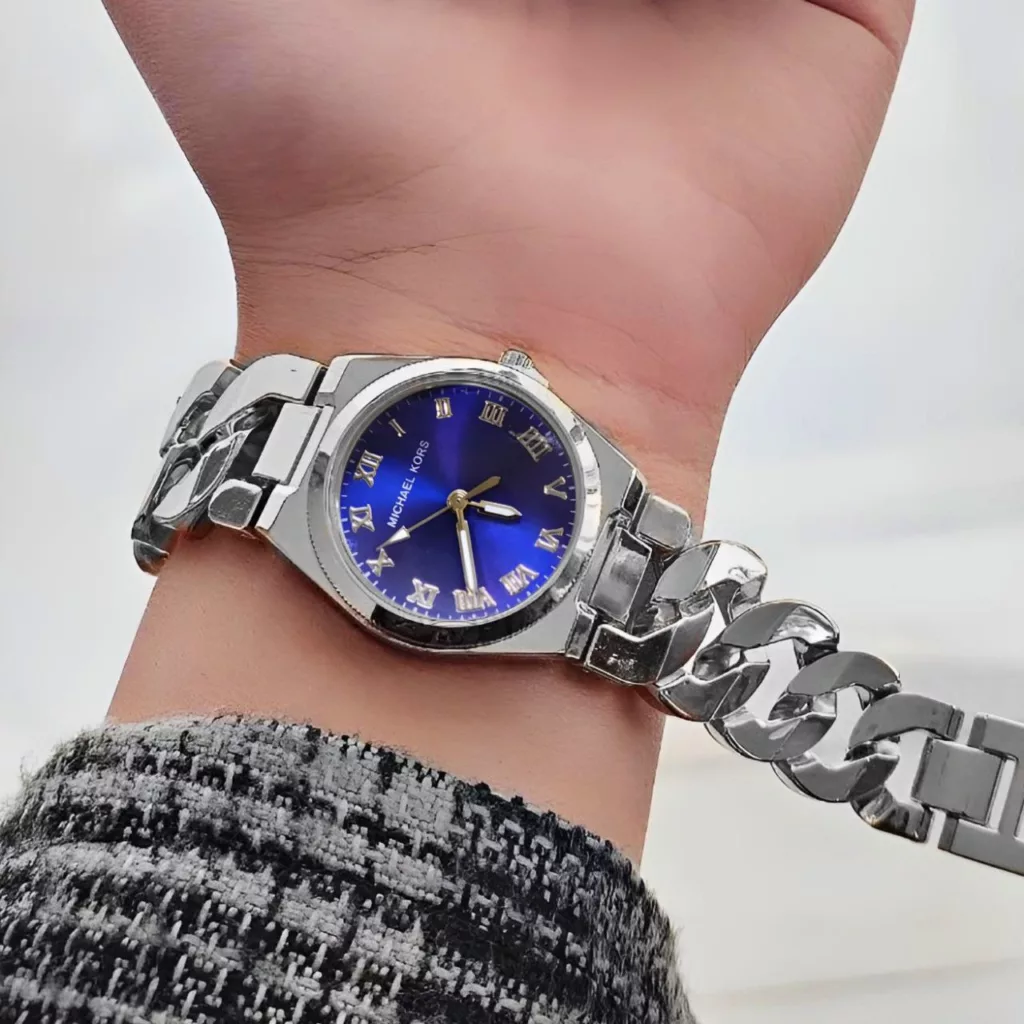 ساعت مچی عقربه‌ای کوارتز زنانه مدل زنجیری یونانی کد 109