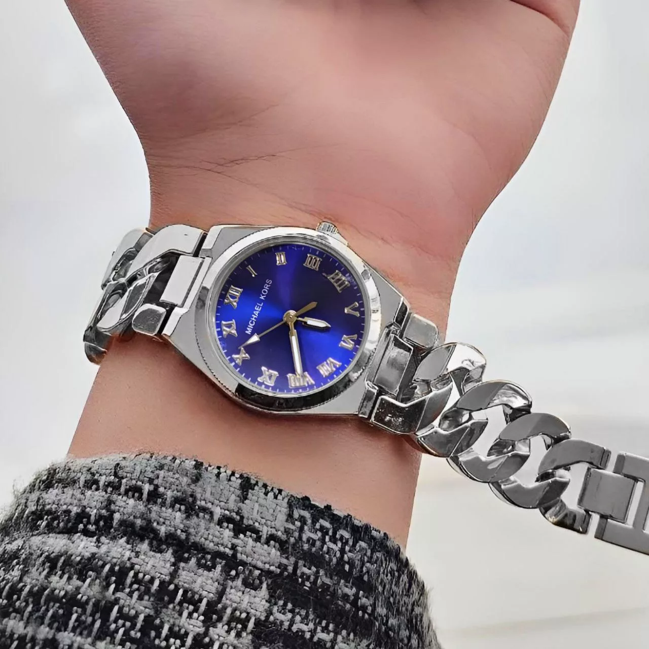 ساعت مچی عقربه‌ای کوارتز زنانه مدل زنجیری یونانی کد 109