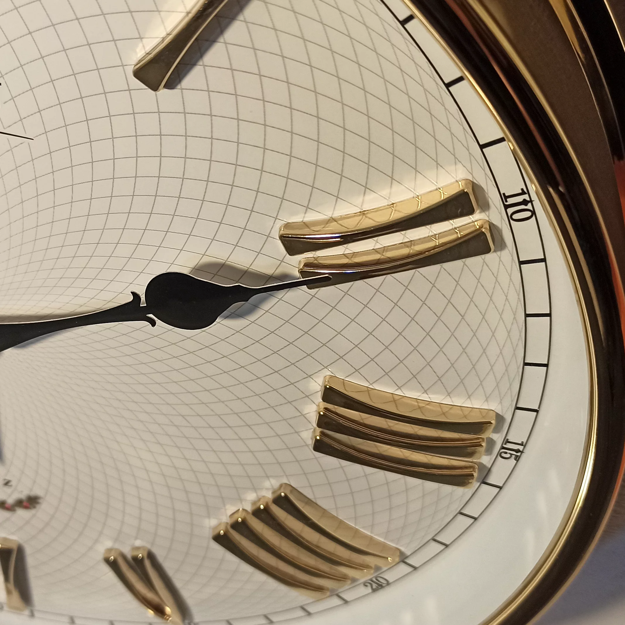 ساعت دیواری سیتی زن مدل 060