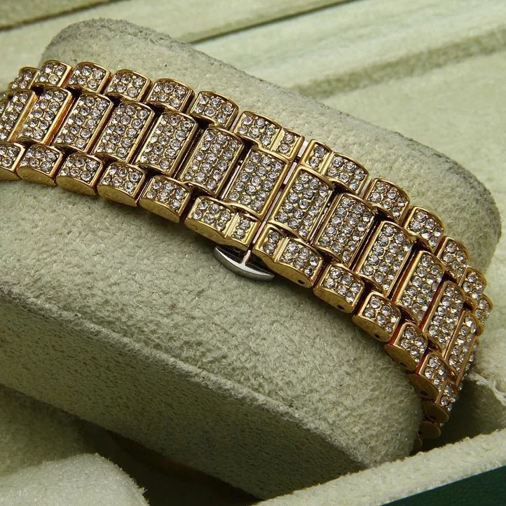 ساعت مچی عقربه ای  مدل فول نگین استون قفل مخفی کد 06