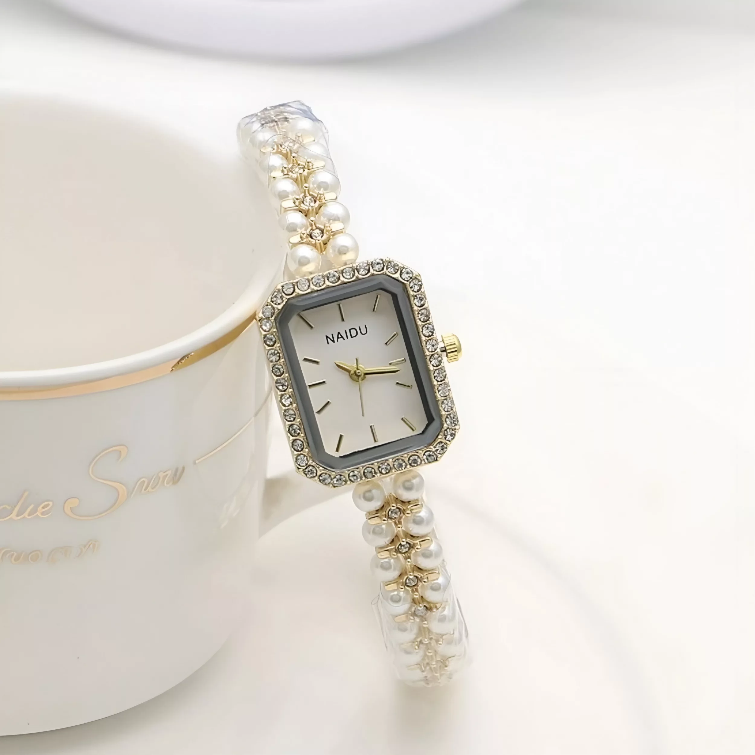 ساعت مچی عقربه‌ای کوارتز زنانه مدل لوکس بند مرواریدی دستبندی کد ۳